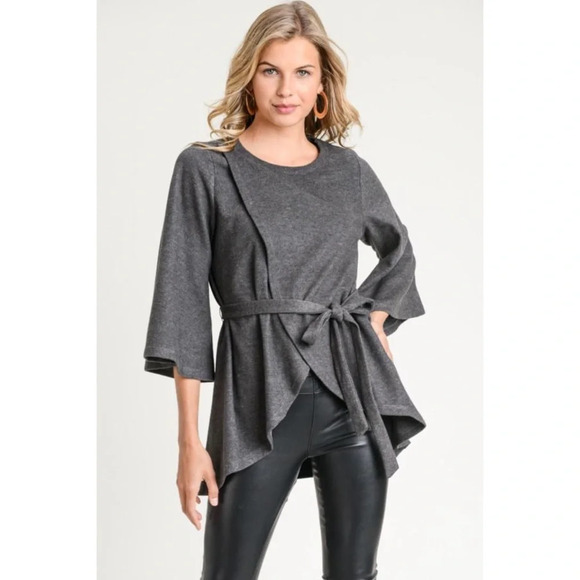 Doe & Rae Tops - NWT Doe & Rae, Soft Gray Everyday Top with belt, Medium